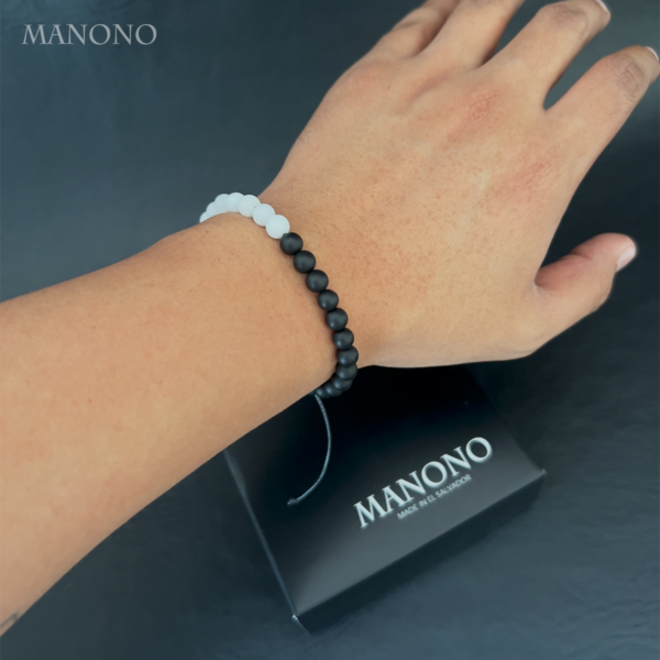 White Agate & Onyx Bracelet
