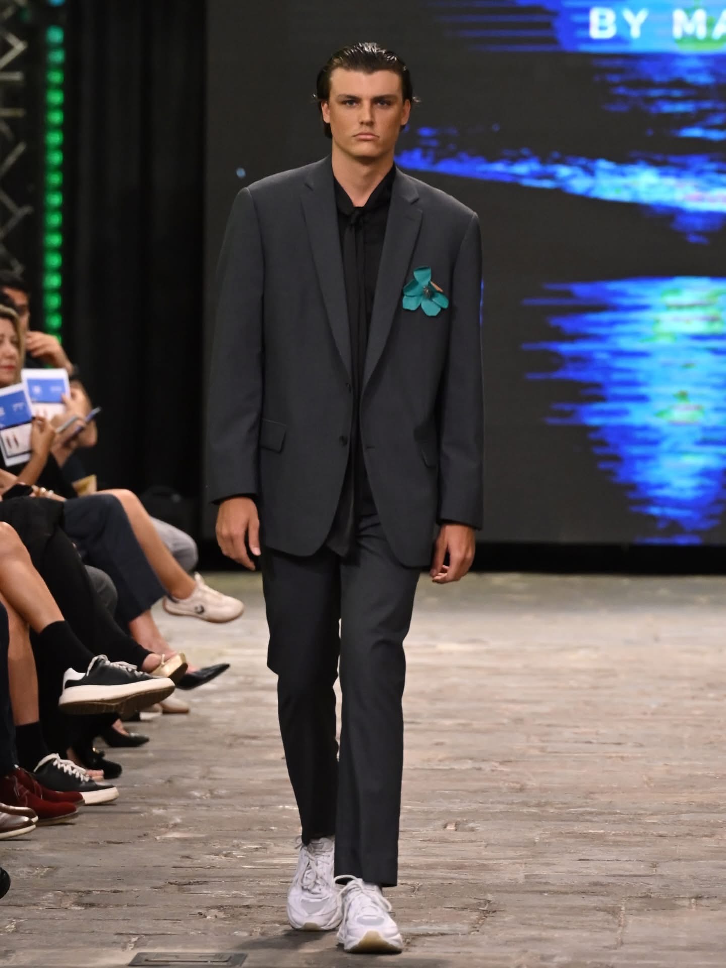 Leather Flower brooch - Imagen 4