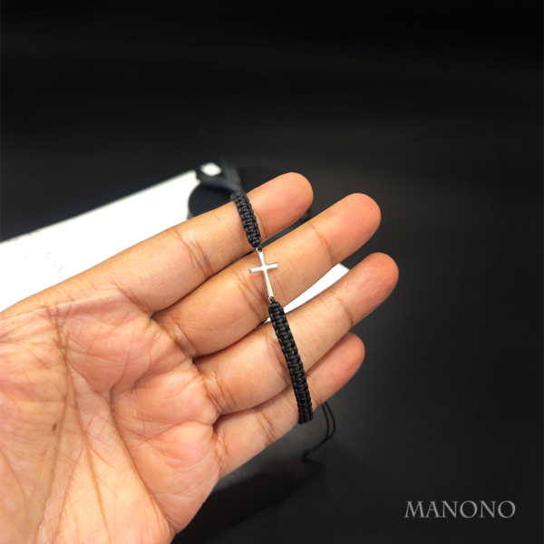 2026_02_02_manono45 Minimalist Silver Cross Bracelet